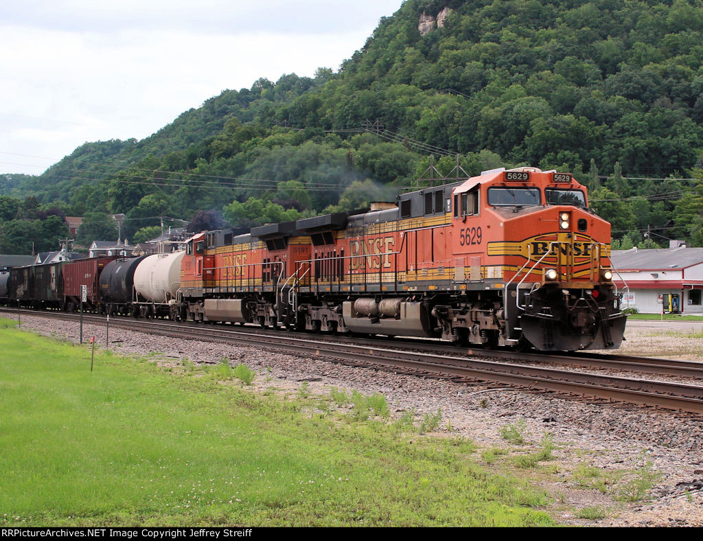 BNSF 5629